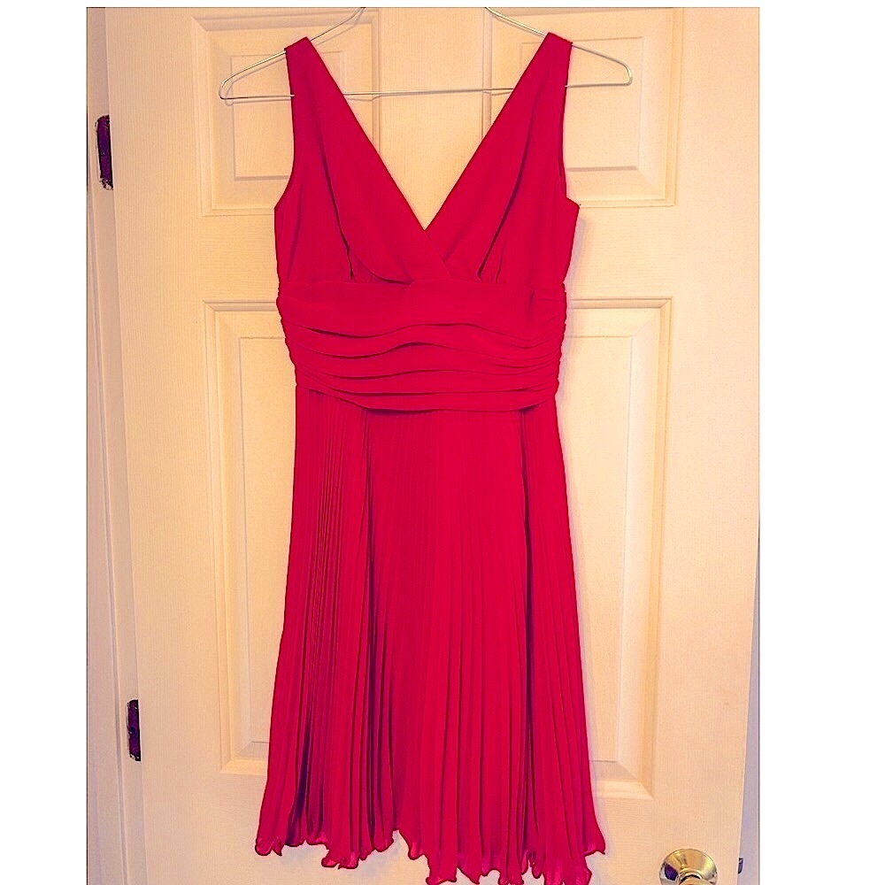Pleated and Sleeveless Red Dress